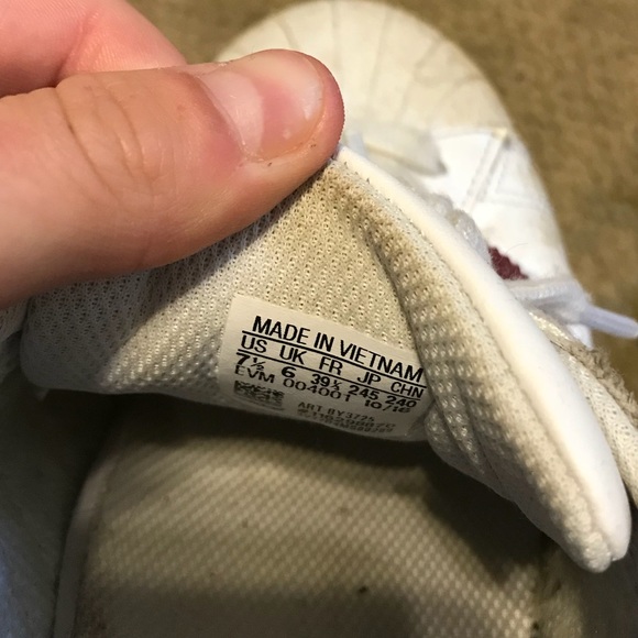 adidas superstars with maroon stripes - Picture 2 of 2